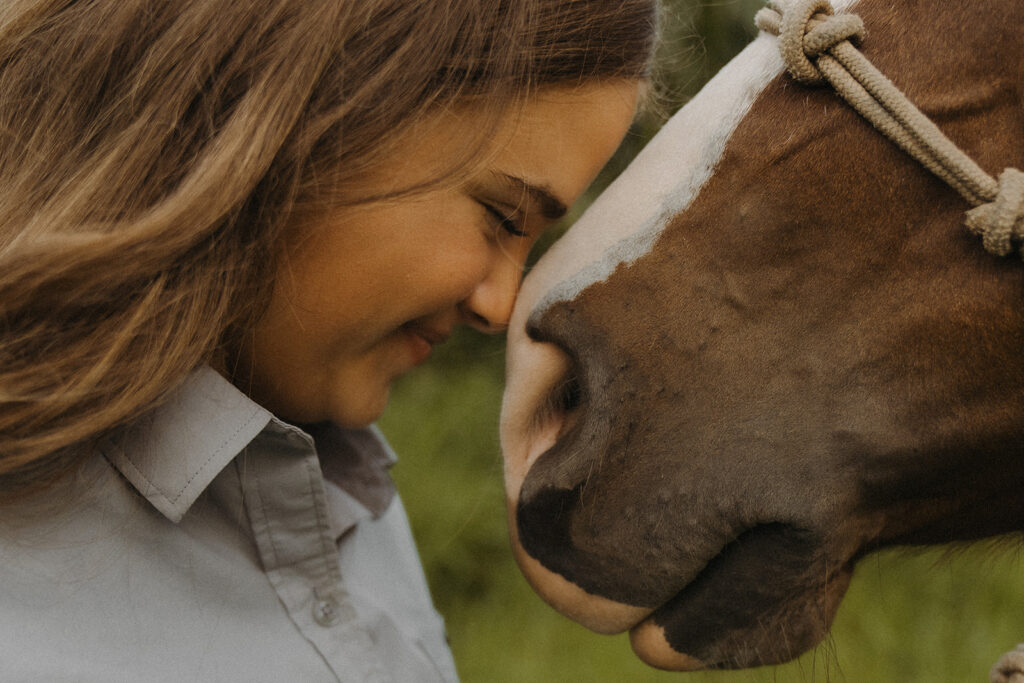Senior photo inspiration for the country, horse-loving girl
