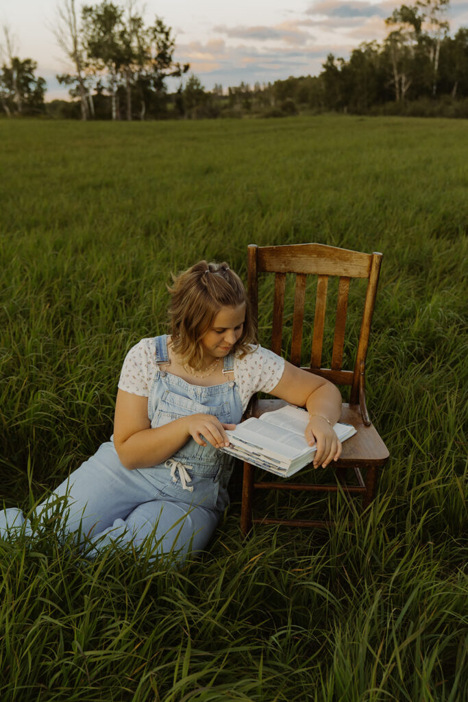 Senior photo inspiration for the artistic, Christian high schooler who loves Jesus